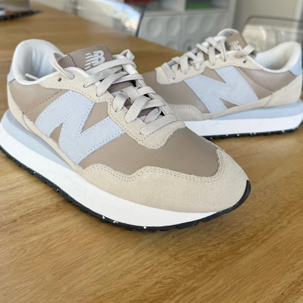 New Balance Women's Beige and White Sneakers - Picture 7 of 15